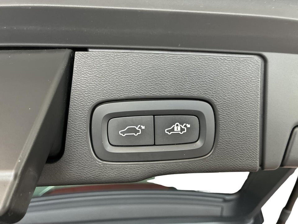 Volvo XC60 2,0 T4 190 R-Design aut. 5d