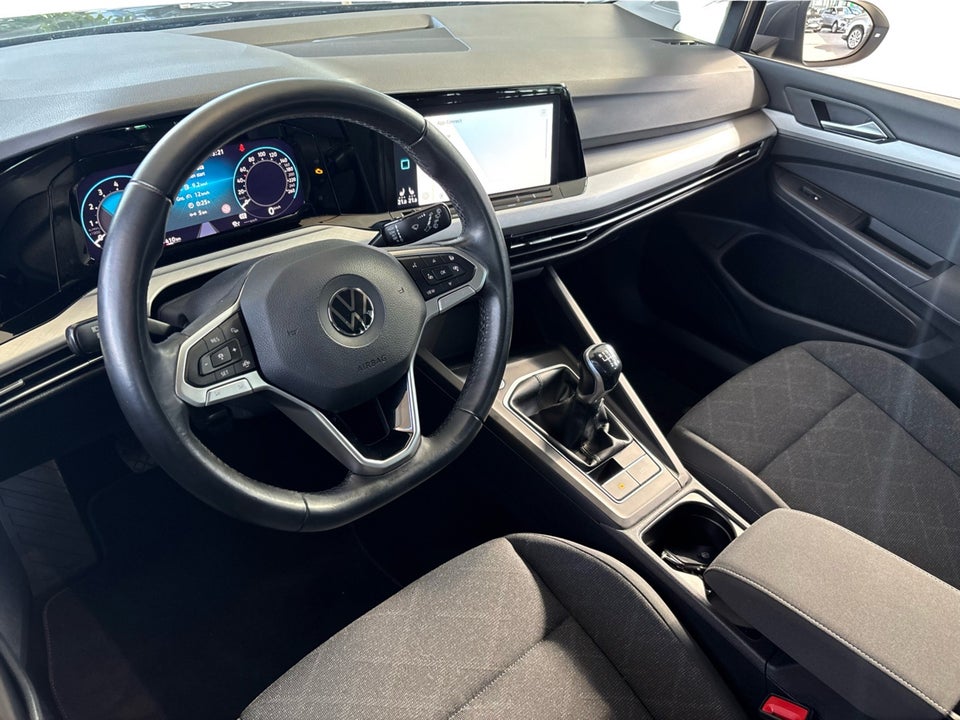 VW Golf VIII 1,5 TSi 130 Life Variant 5d