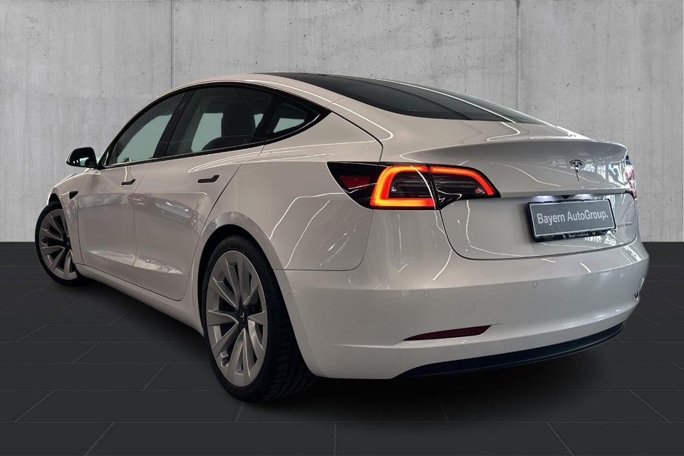 Tesla Model 3 Long Range AWD 4d