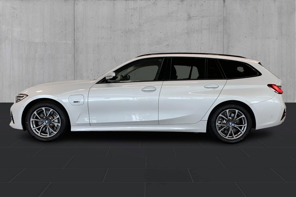 BMW 330e 2,0 Touring Sport Line aut. 5d