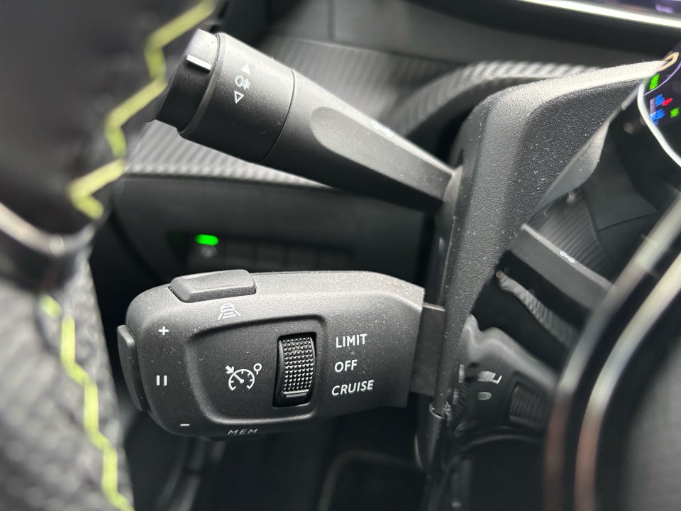 Peugeot e-208 54 GT 5d