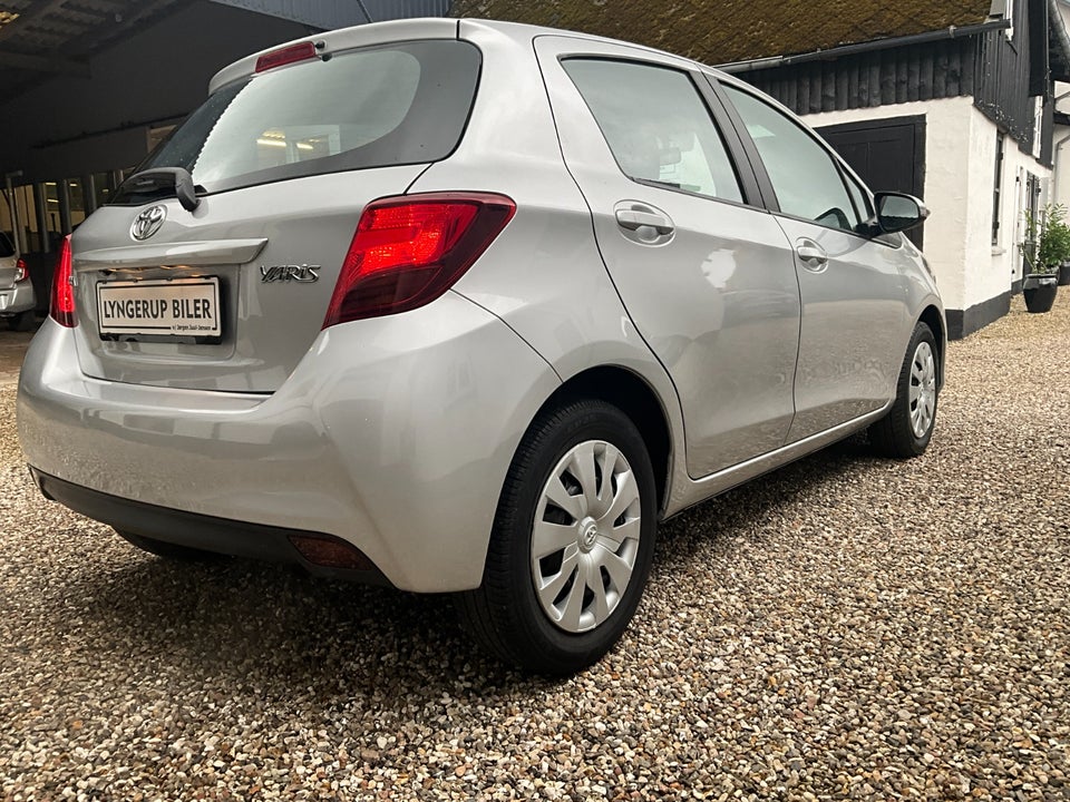 Toyota Yaris 1,3 VVT-i T2 5d