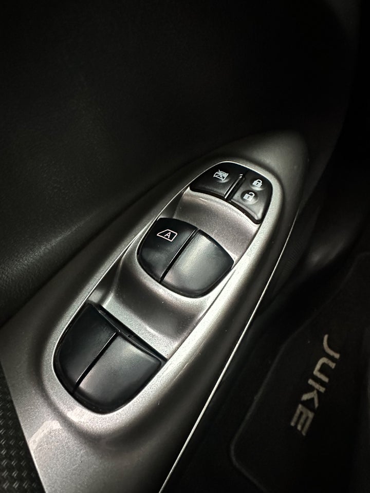 Nissan Juke 1,6 Acenta CVT 5d