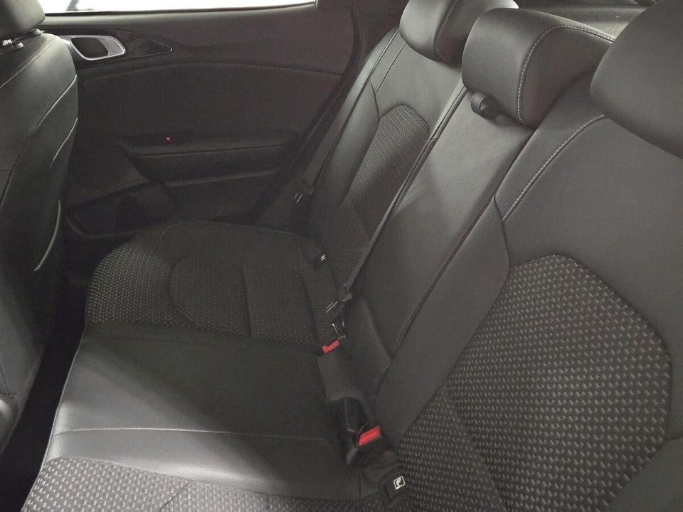 Kia XCeed 1,6 PHEV Upgrade Intro DCT 5d