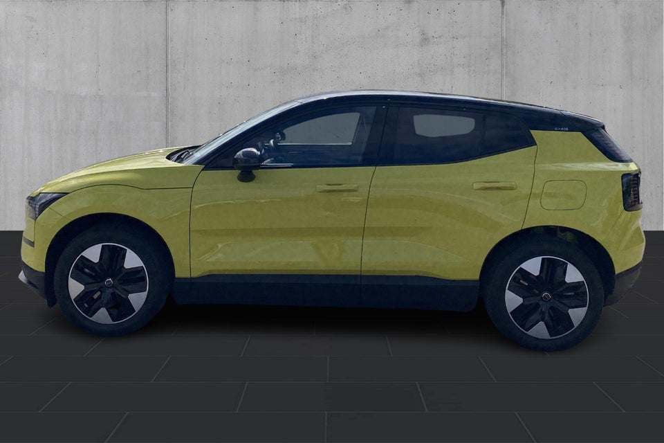 Volvo EX30 Standard Range Plus 5d