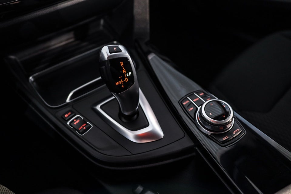 BMW 320d 2,0 Touring Advantage aut. 5d