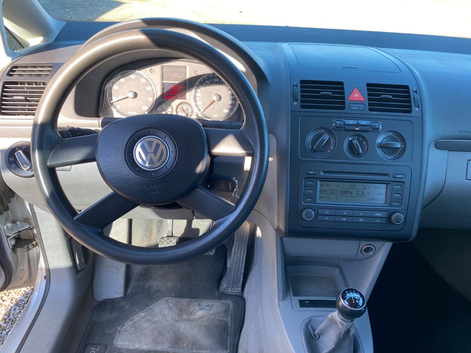 VW Touran 1,6 FSi 5d