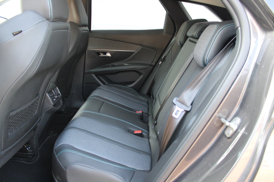 Peugeot 3008 1,6 Hybrid Allure EAT8 5d