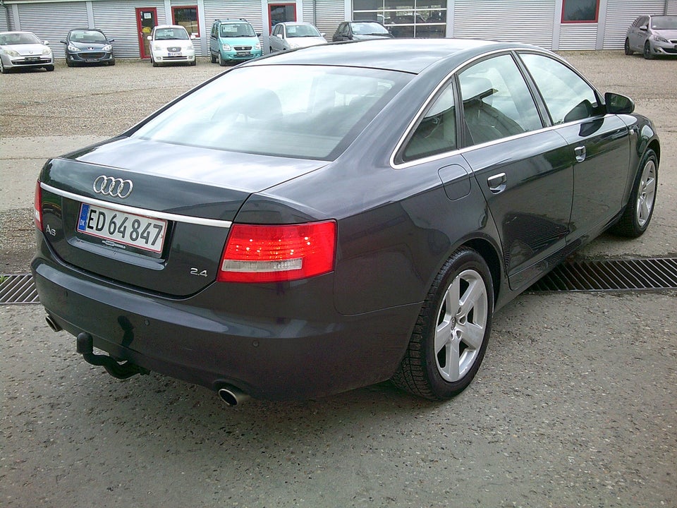 Audi A6 2,4 V6 4d