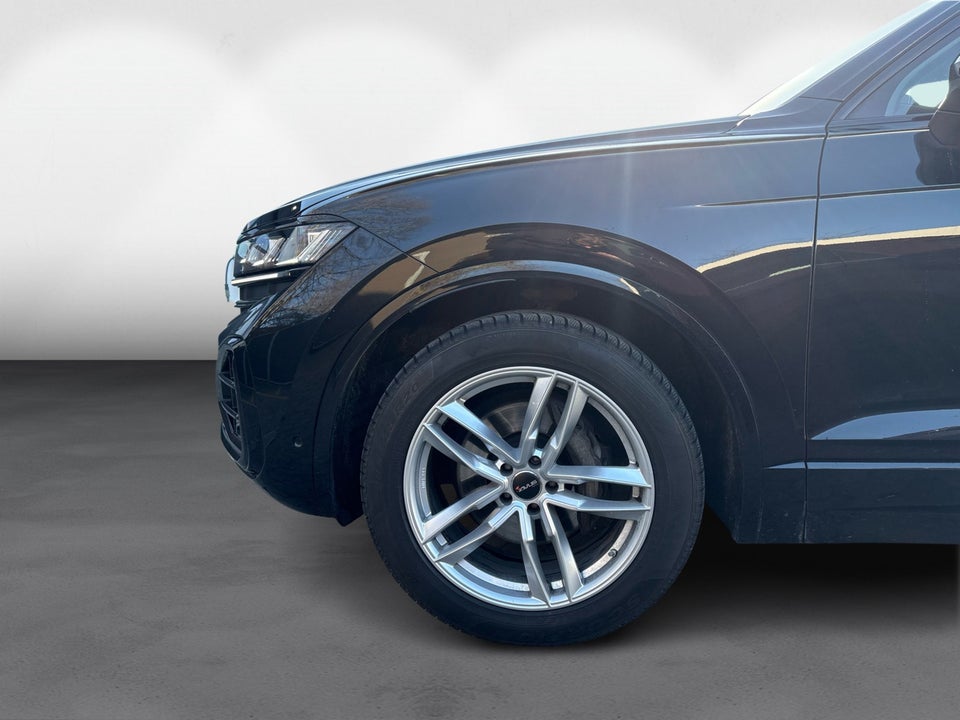 VW Touareg 3,0 TDi 286 Elegance DSG 4Motion 5d