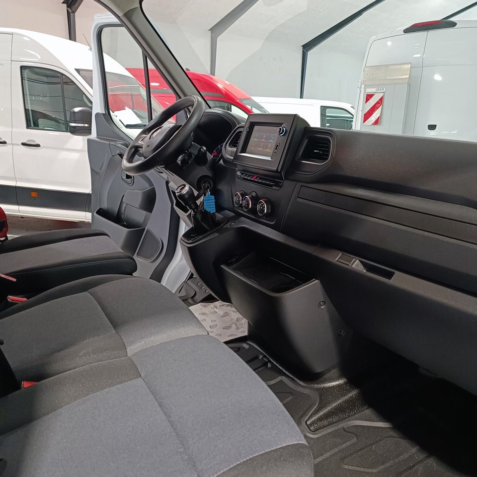 Renault Master IV T35 2,3 dCi 165 L3H2 Kassevogn RWD