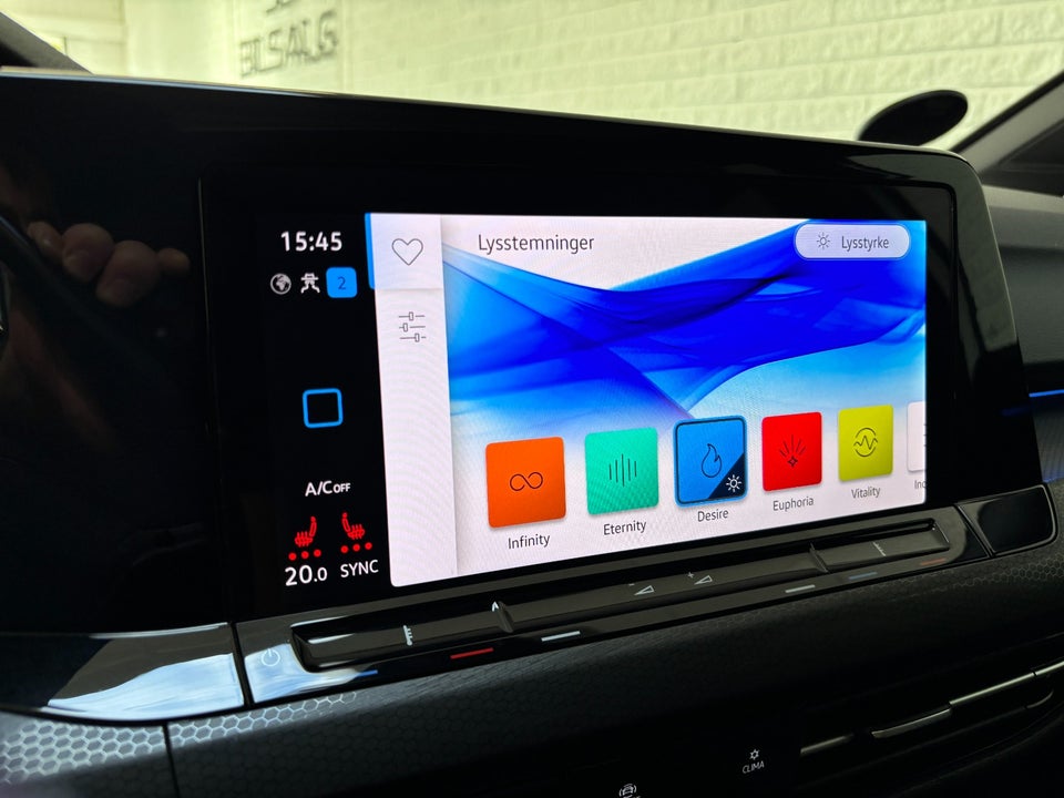 VW Golf VIII 1,4 GTE DSG 5d