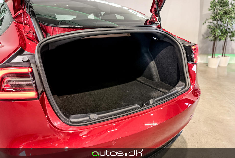 Tesla Model 3 Long Range AWD 4d