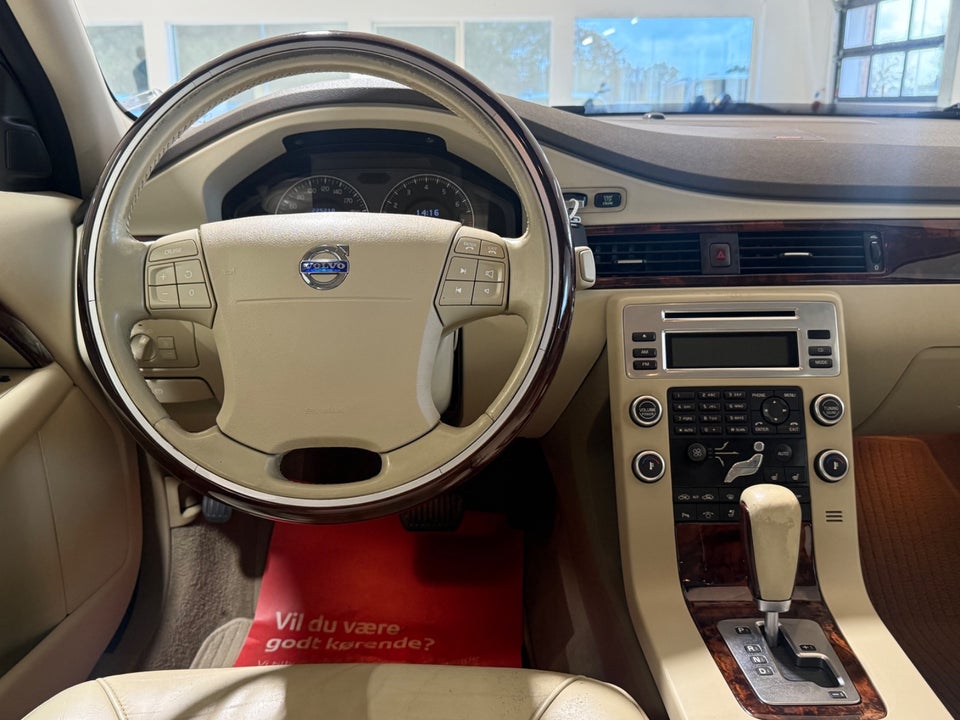 Volvo S80 2,5 T Momentum aut. 4d