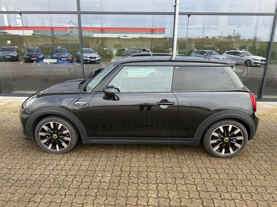 MINI Cooper SE Essential 3d