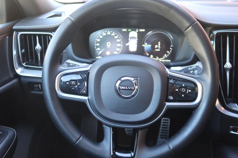 Volvo V60 2,0 T6 ReCharge R-Design aut. AWD 5d