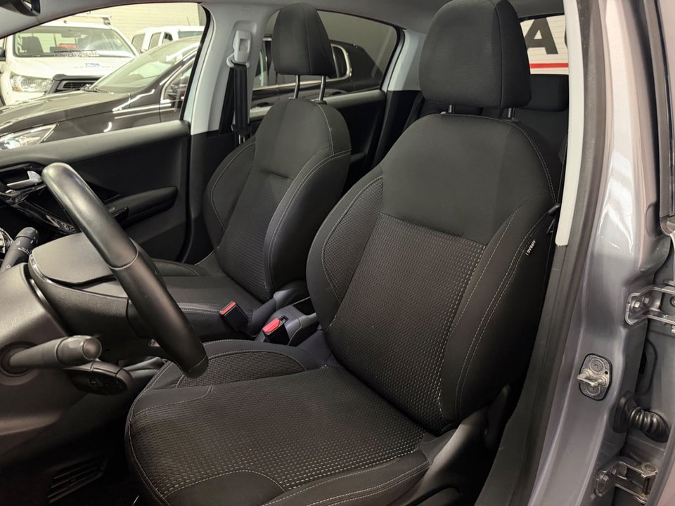 Peugeot 208 1,5 BlueHDi 100 Infinity Sky 5d