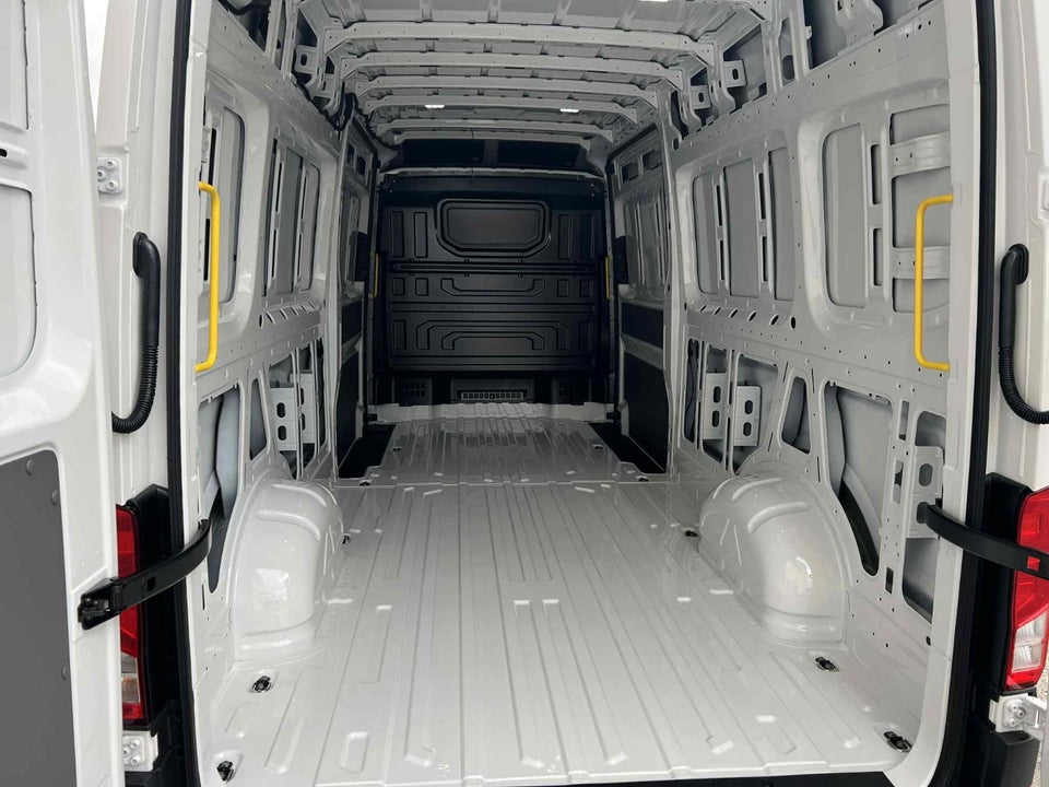 MAN TGE 2,0 3.180 Kassevogn L4H3 aut. FWD