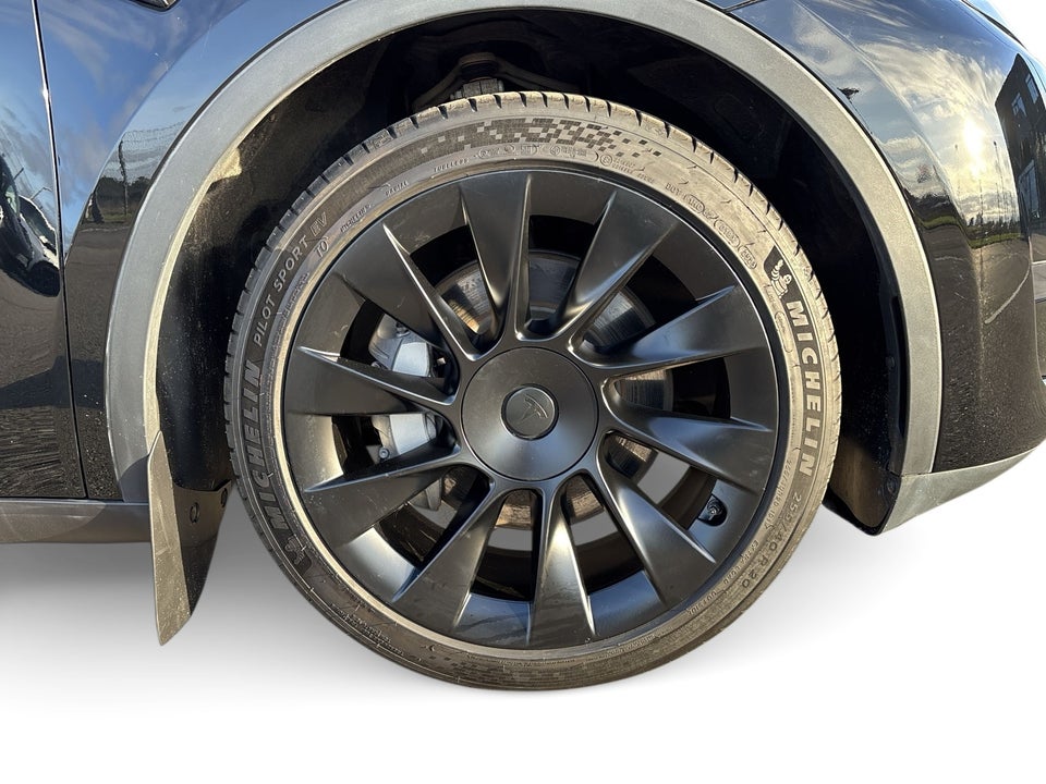 Tesla Model Y Long Range AWD 5d