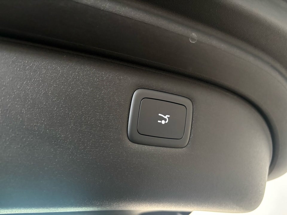 MG IM6 100 Performance AWD 5d