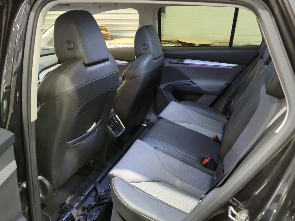 Skoda Enyaq 80 iV Plus Loft 5d