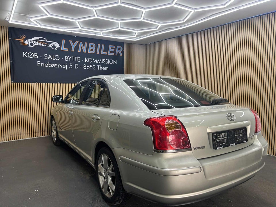 Toyota Avensis 2,4 Executive stc. aut. 5d