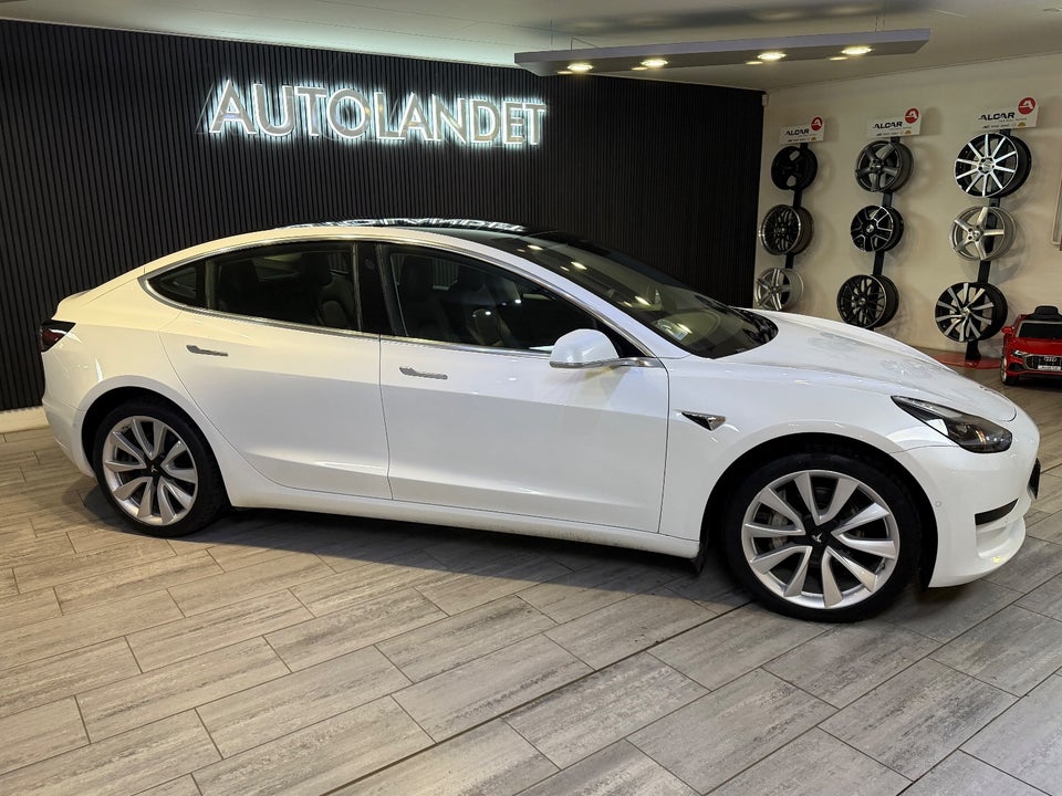 Tesla Model 3 Standard Range+ RWD 4d