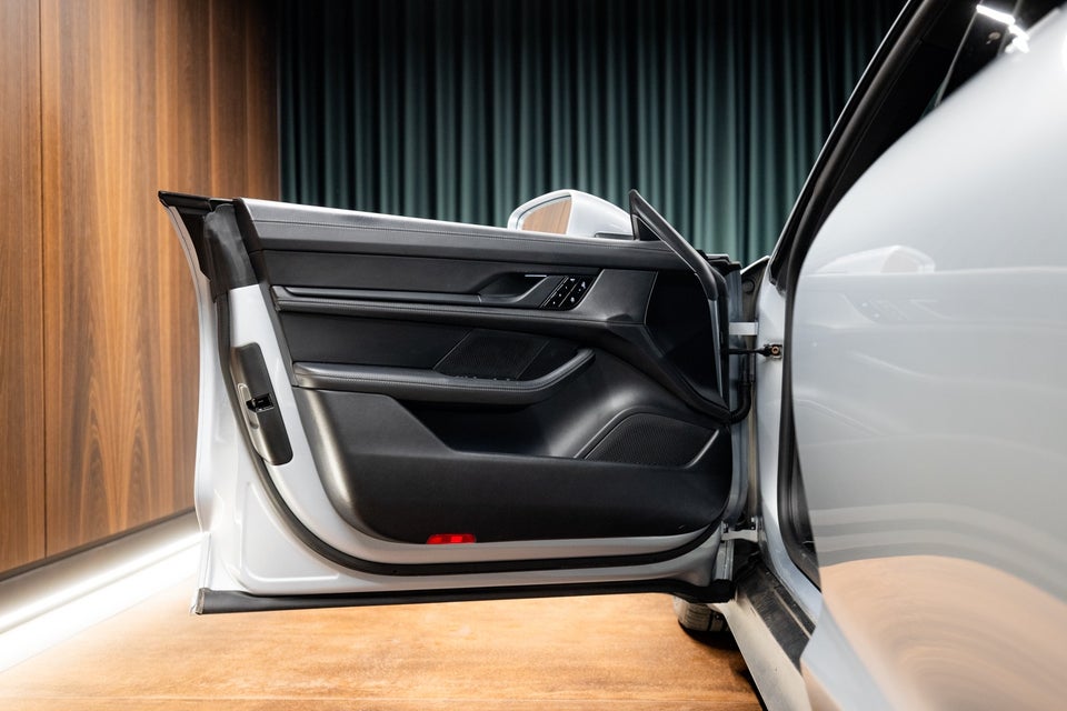 Porsche Taycan 4S 4d