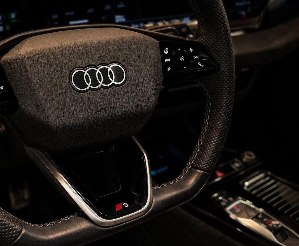 Audi Q6 e-tron S-line quattro 5d