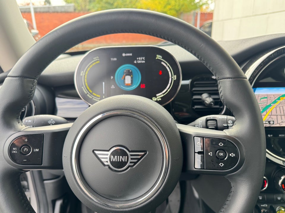 MINI Cooper SE Essential 3d