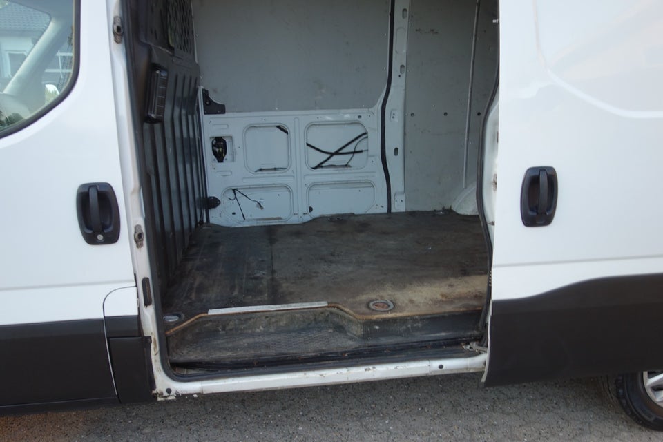 Iveco Daily 2,3 35S16 12m³ Van AG8