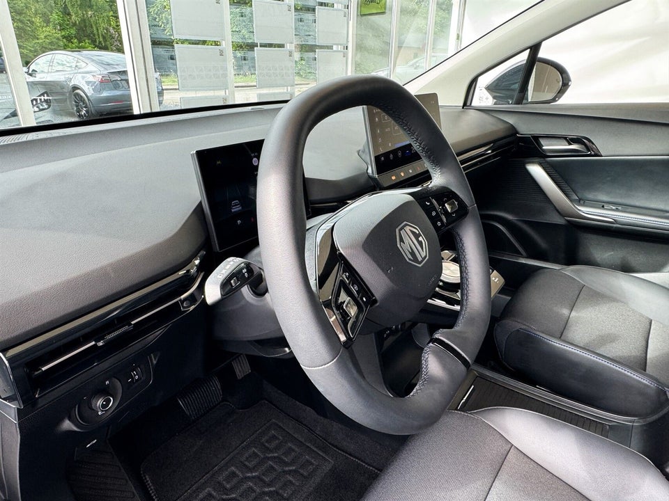 MG MG4 64 Luxury 5d