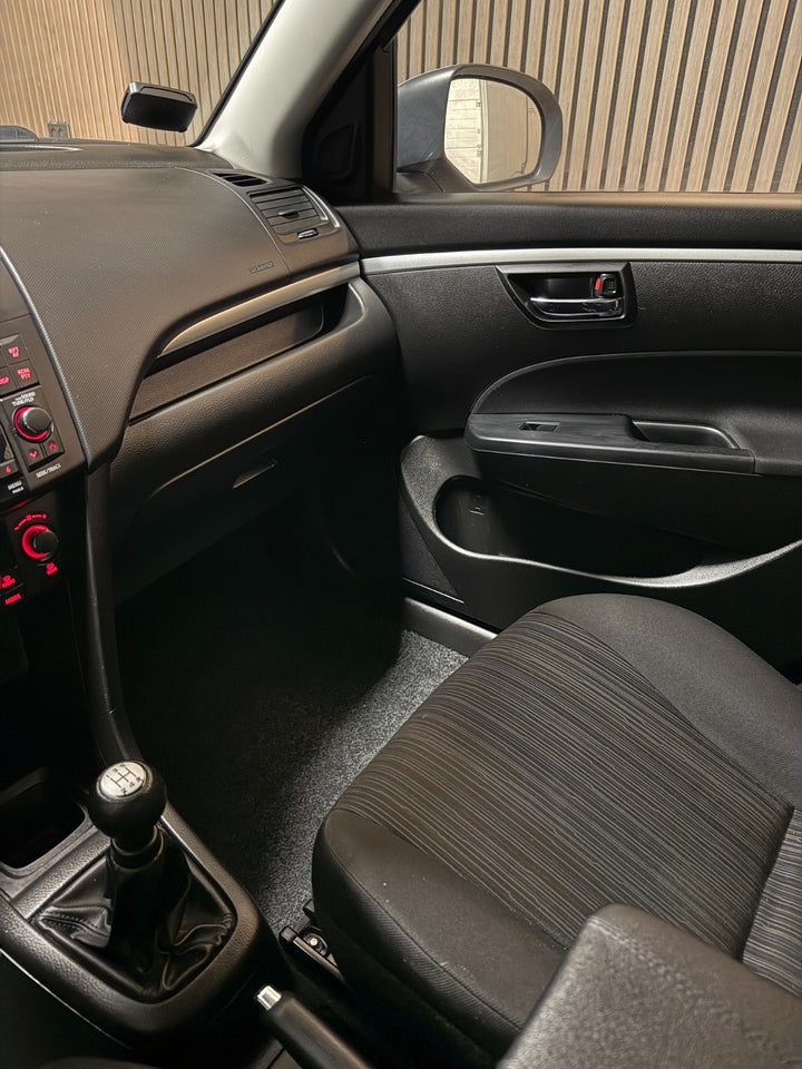 Suzuki Swift 1,2 Dualjet Exclusive 5d