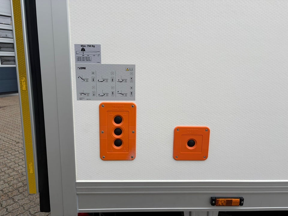 MAN TGE 2,0 3.180 Chassis L4 aut. FWD