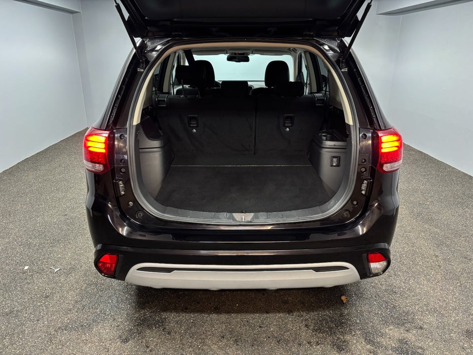 Mitsubishi Outlander 2,4 PHEV Inform CVT 4WD 5d