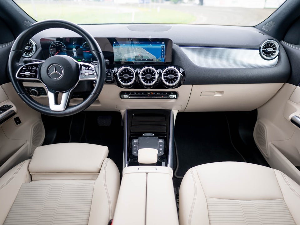 Mercedes EQA300 Progressive 4Matic 5d
