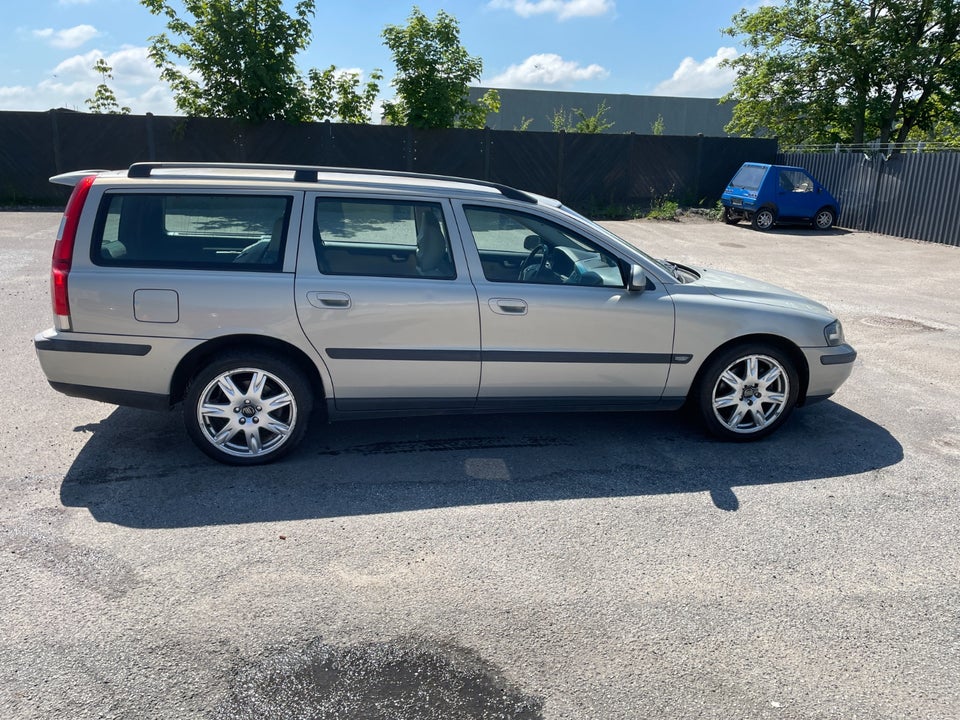 Volvo V70 2,3 T5 aut. 5d