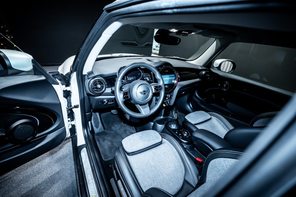 MINI Cooper SE Classic Trim 3d