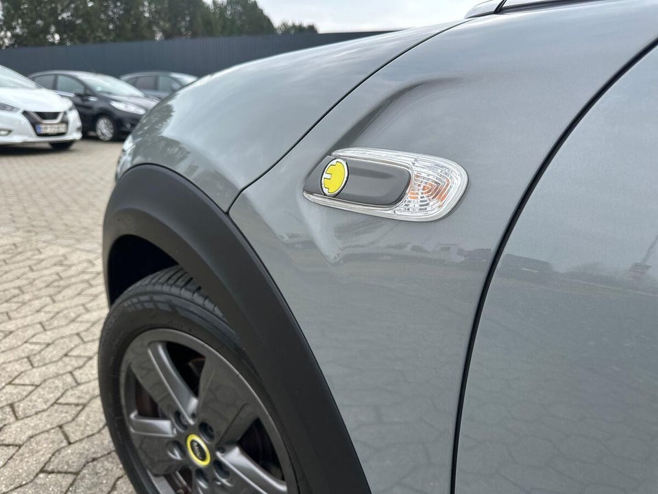 MINI Cooper SE Essential 3d