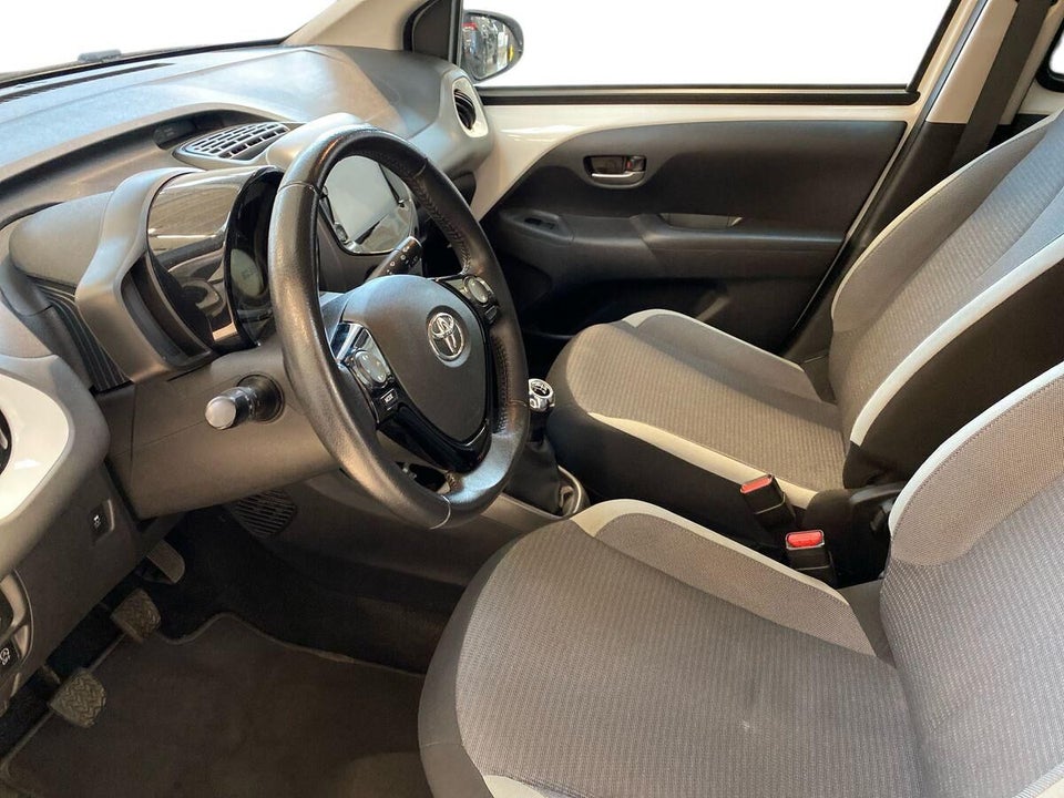 Toyota Aygo 1,0 VVT-i x-sky 5d