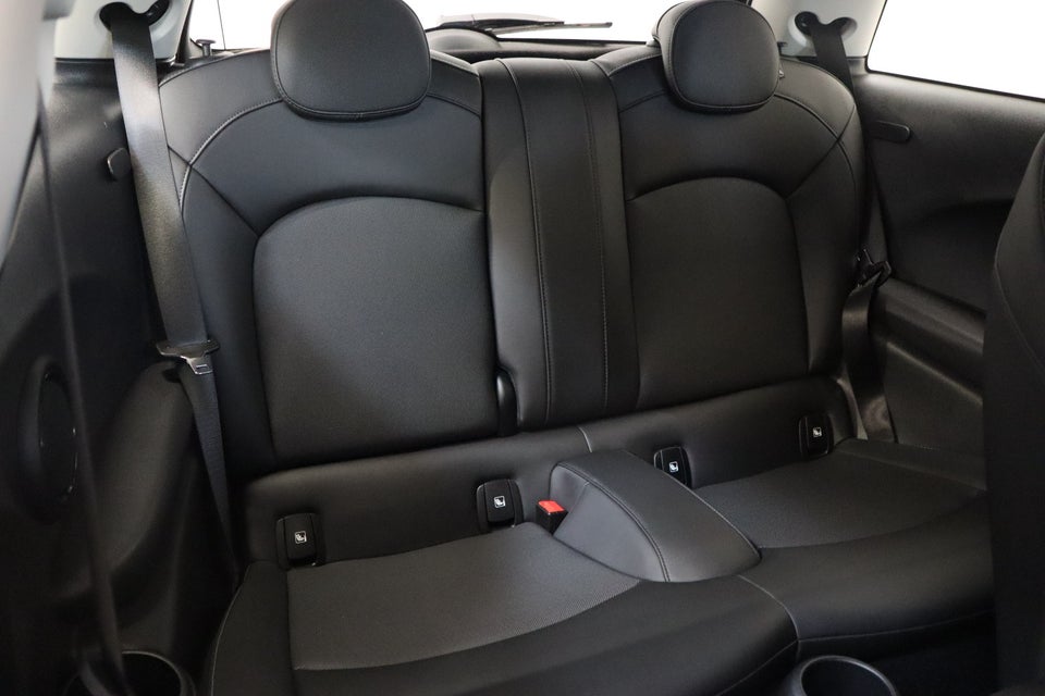 MINI Cooper SE Essential 3d