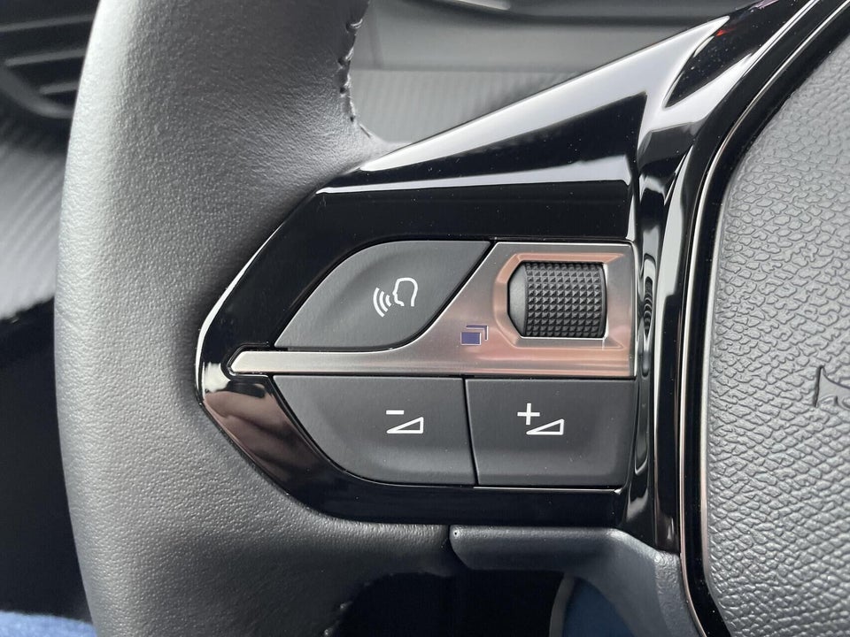 Peugeot e-208 50 Style 5d