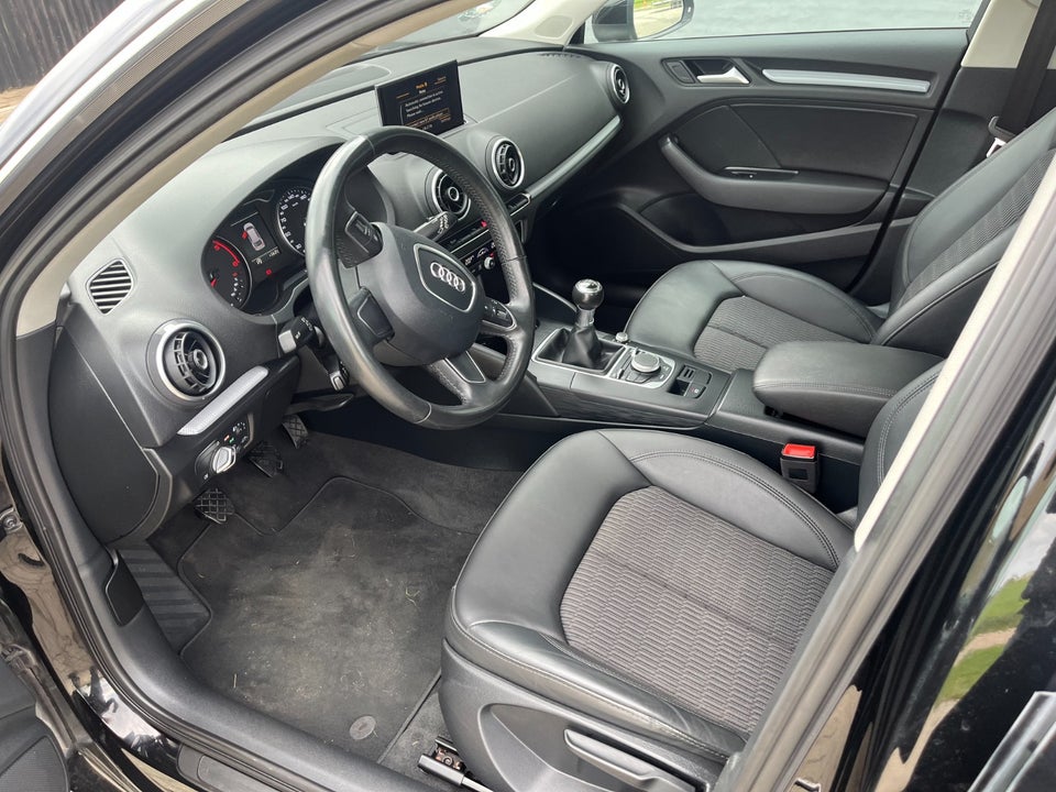 Audi A3 2,0 TDi 150 Ambiente Sportback 5d