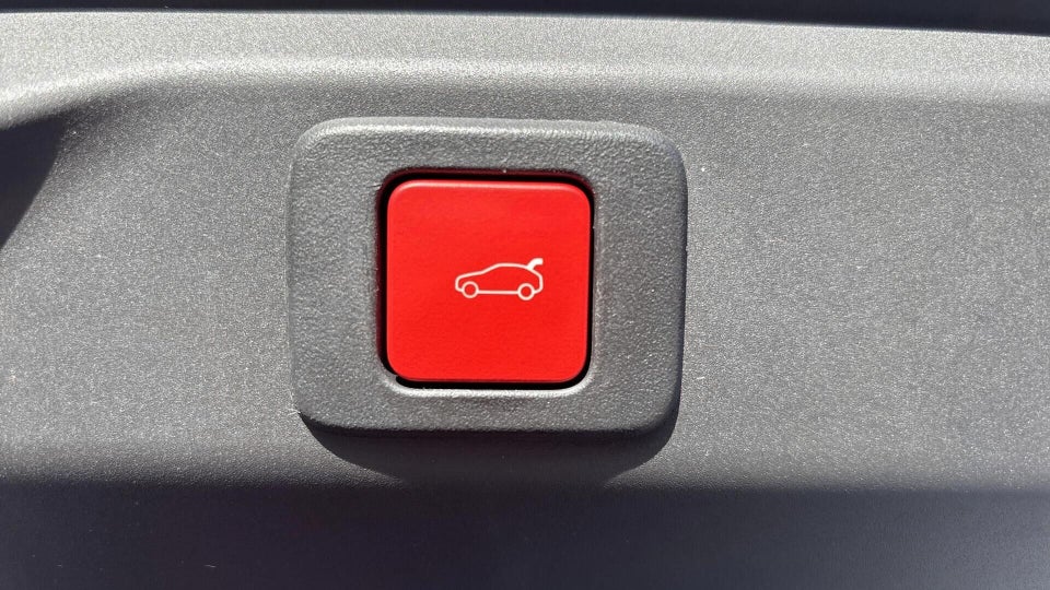 Peugeot e-3008 77 GT 5d