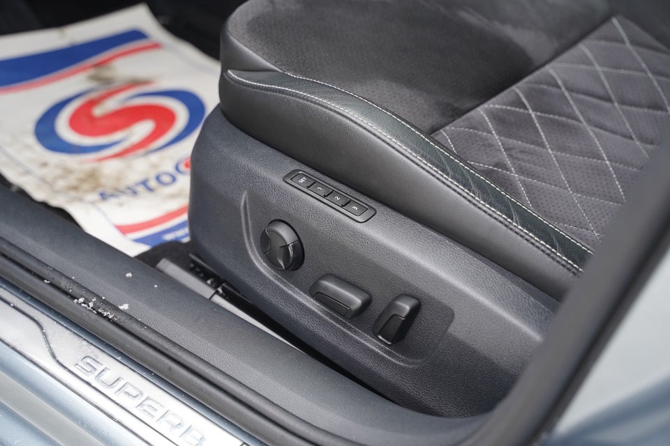 Skoda Superb 1,4 TSi iV Sportline Combi DSG 5d
