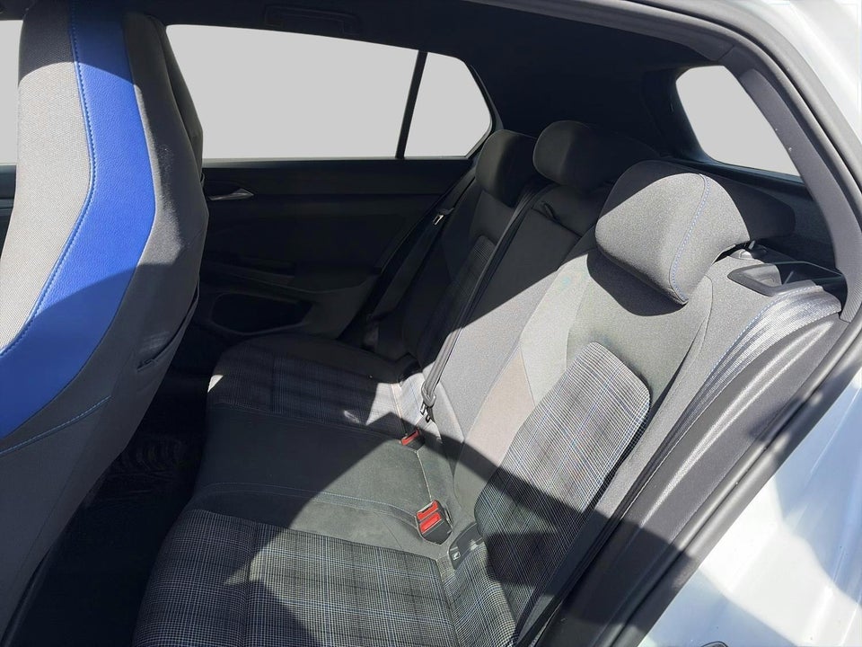 VW Golf VIII 1,4 GTE DSG 5d