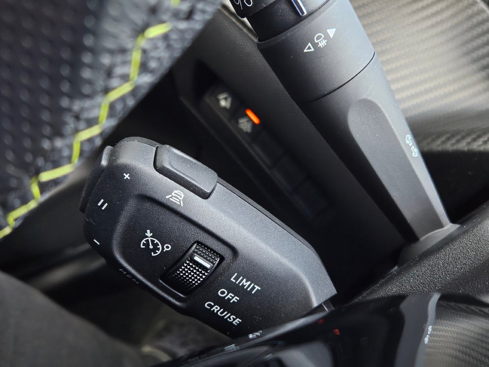 Peugeot e-208 50 GT 5d