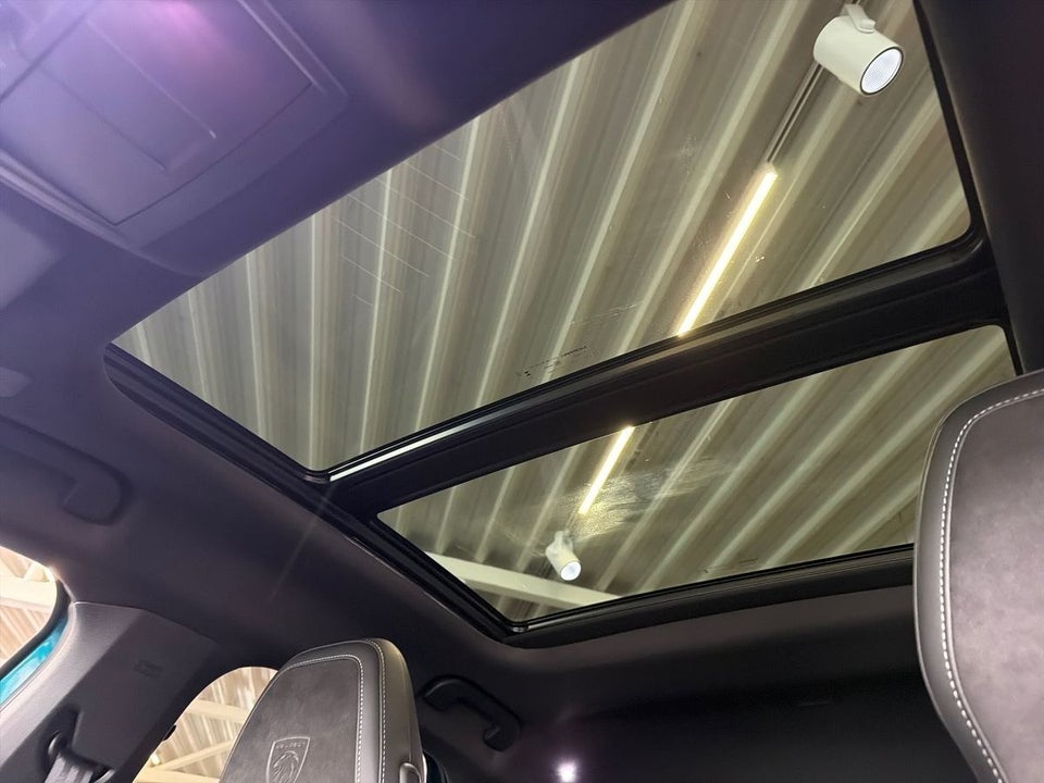 Peugeot e-3008 77 GT Pack 5d