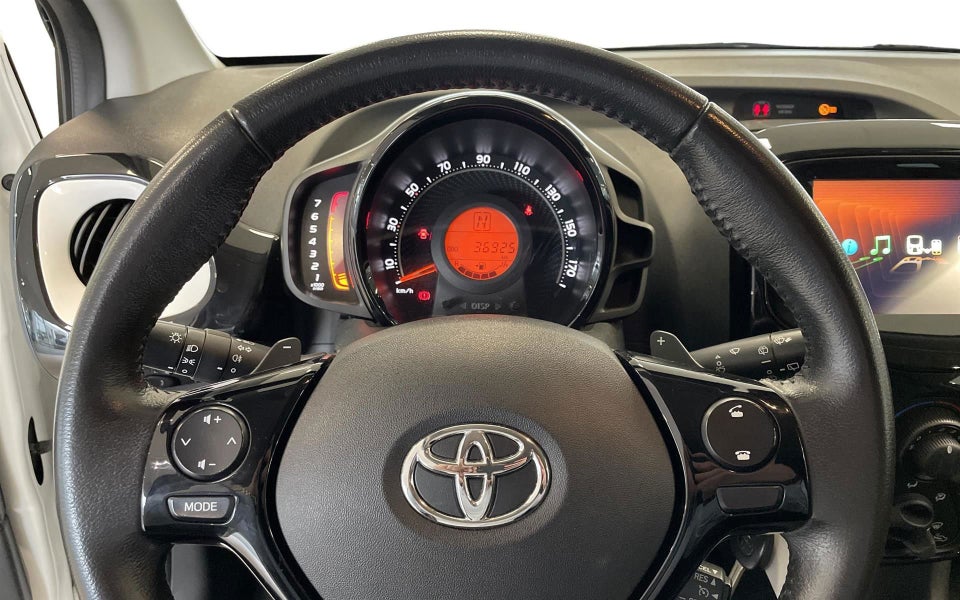 Toyota Aygo 1,0 VVT-i x-plore x-shift 5d