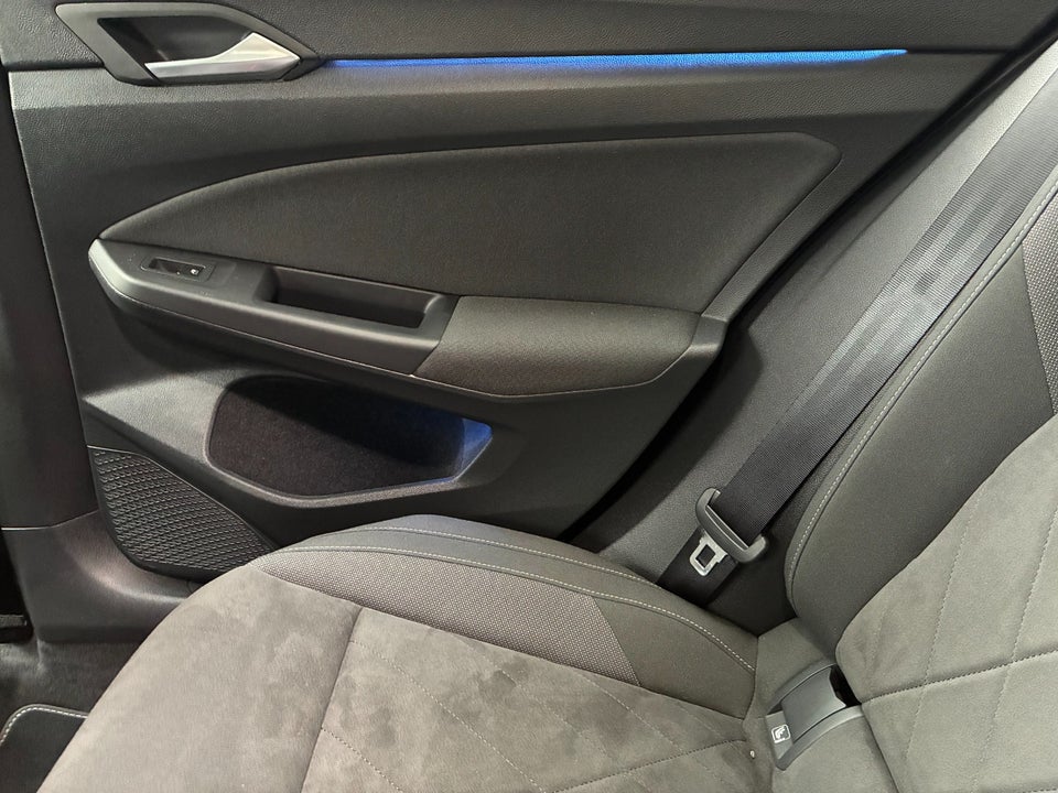 VW Golf VIII 1,4 eHybrid DSG 5d